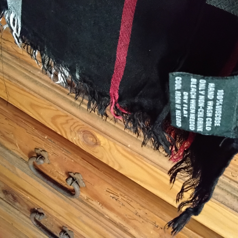 FAUX BURBERRY SCARF - Picture 7 of 7
